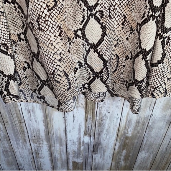 Jodifl Snake Print Oversized Blouse - Picture 4 of 5